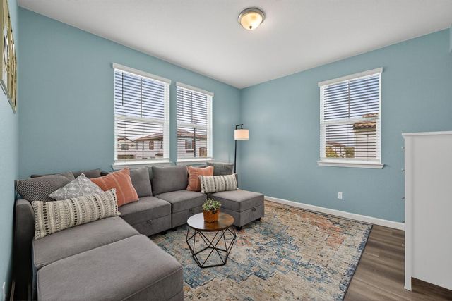 1037 Billington Ln, Roseville, CA 95747