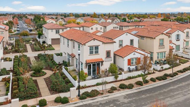 1037 Billington Ln, Roseville, CA 95747