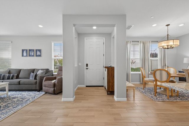 1037 Billington Ln, Roseville, CA 95747