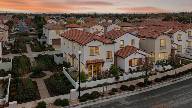 1037 Billington Ln, Roseville, CA 95747