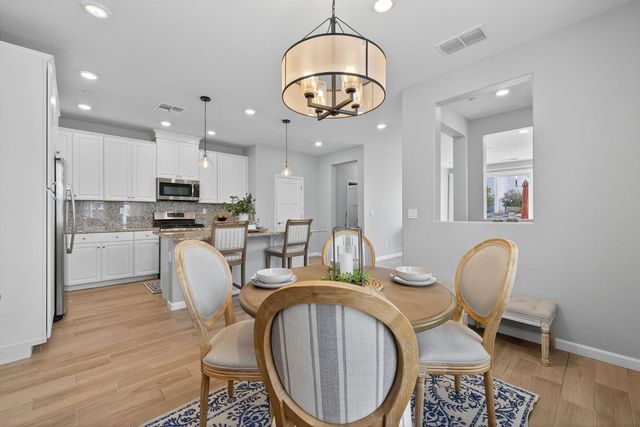 1037 Billington Ln, Roseville, CA 95747