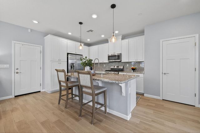 1037 Billington Ln, Roseville, CA 95747