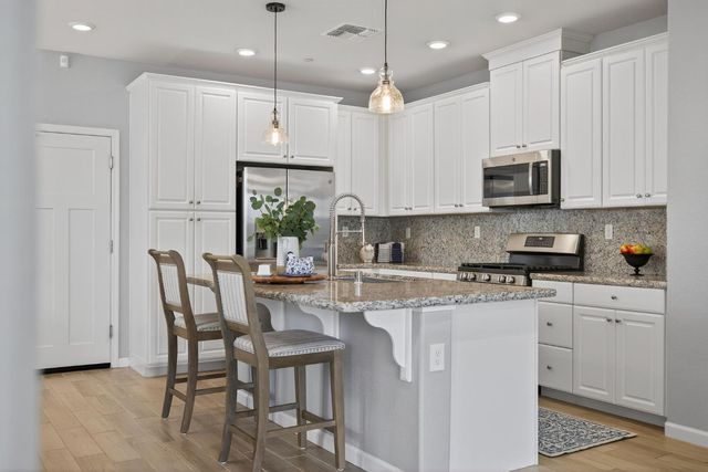 1037 Billington Ln, Roseville, CA 95747