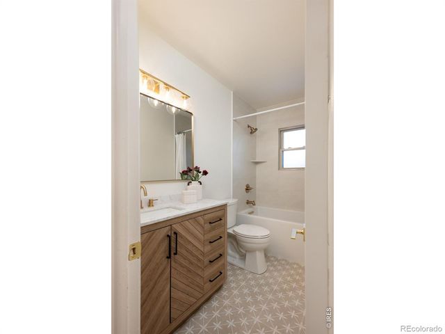 6 Sunset Circle, Longmont, CO 80501