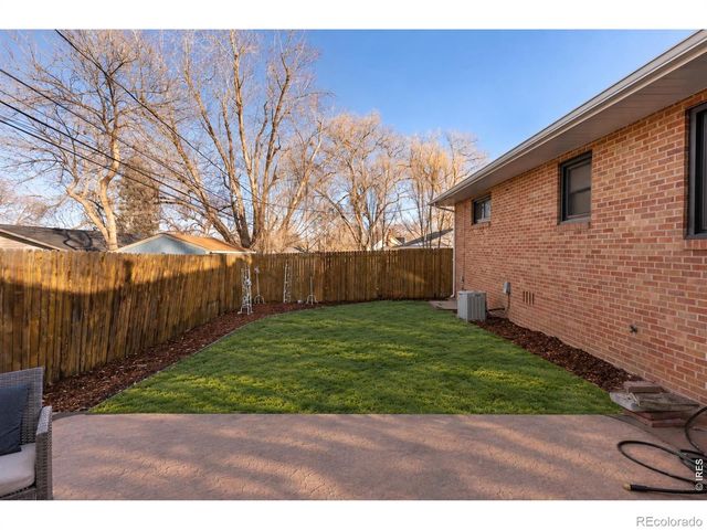 6 Sunset Circle, Longmont, CO 80501