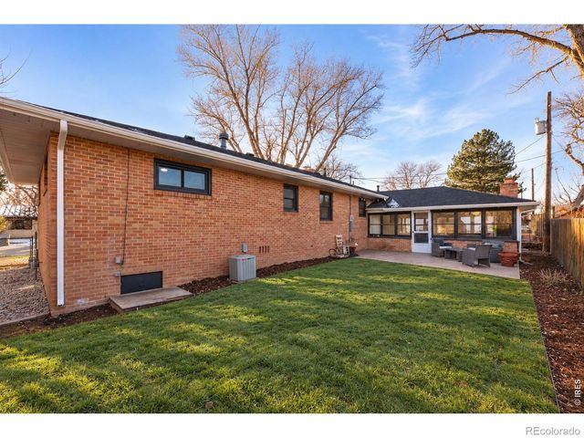 6 Sunset Circle, Longmont, CO 80501