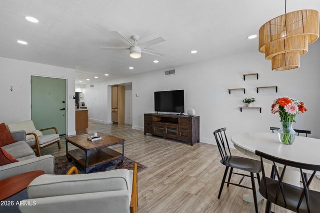 1010 E OSBORN Road E, Phoenix, AZ 85014