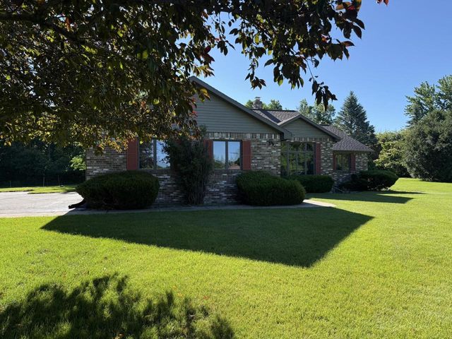 1864 IMPERIAL ROAD, Oshkosh, WI 54904