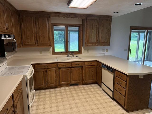 1864 IMPERIAL ROAD, Oshkosh, WI 54904