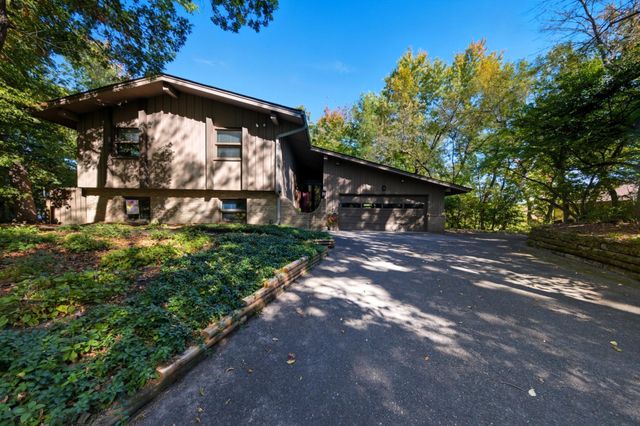 3 Williams Wood Road, Mahtomedi, MN 55115