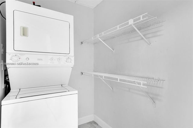 6135 NW 186th St 202, Hialeah, FL 33015