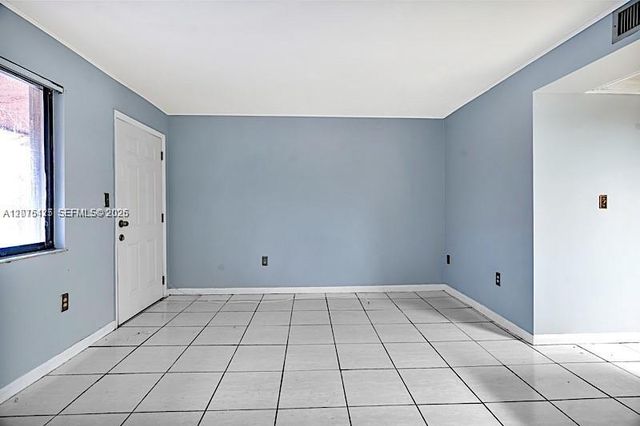 2194 W 60th Street 22212, Hialeah, FL 33016