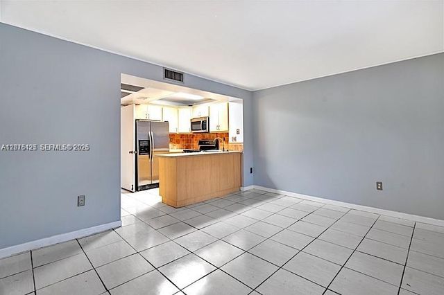 2194 W 60th Street 22212, Hialeah, FL 33016