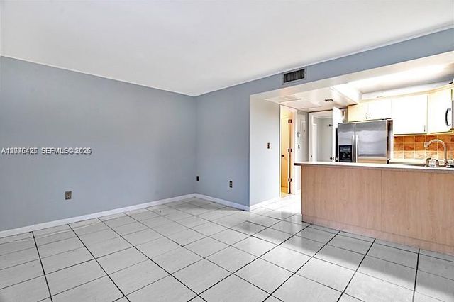 2194 W 60th Street 22212, Hialeah, FL 33016