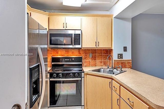 2194 W 60th Street 22212, Hialeah, FL 33016