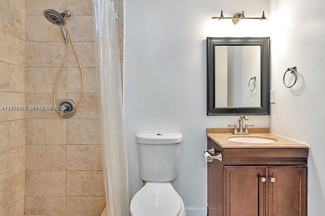 2194 W 60th Street 22212, Hialeah, FL 33016