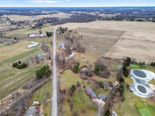 4692 Beechwood Avenue NE, Paris, OH 44669