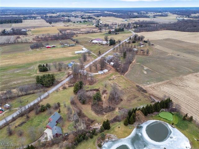 4692 Beechwood Avenue NE, Paris, OH 44669