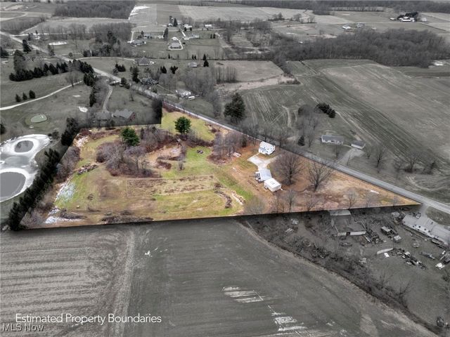 4692 Beechwood Avenue NE, Paris, OH 44669