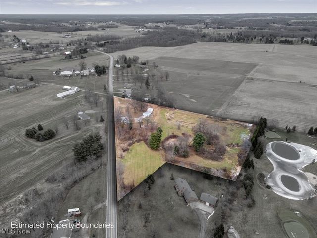 4692 Beechwood Avenue NE, Paris, OH 44669