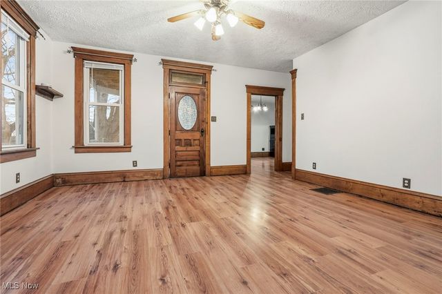 4692 Beechwood Avenue NE, Paris, OH 44669