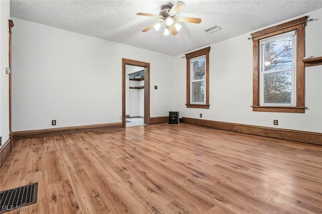 4692 Beechwood Avenue NE, Paris, OH 44669