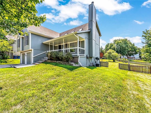 805 Black Oak Drive, Liberty, MO 64068