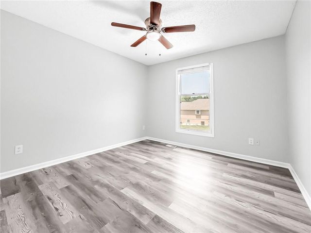 805 Black Oak Drive, Liberty, MO 64068
