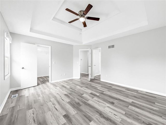 805 Black Oak Drive, Liberty, MO 64068