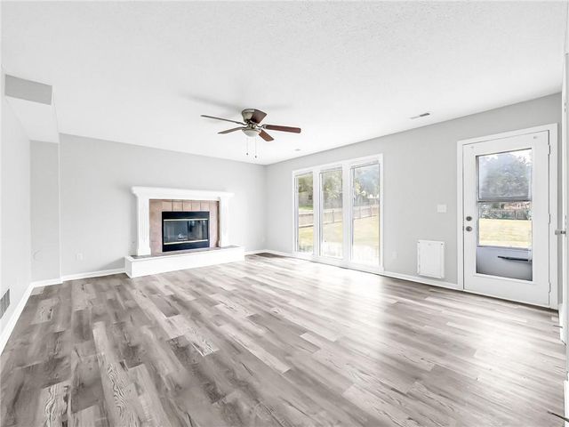 805 Black Oak Drive, Liberty, MO 64068
