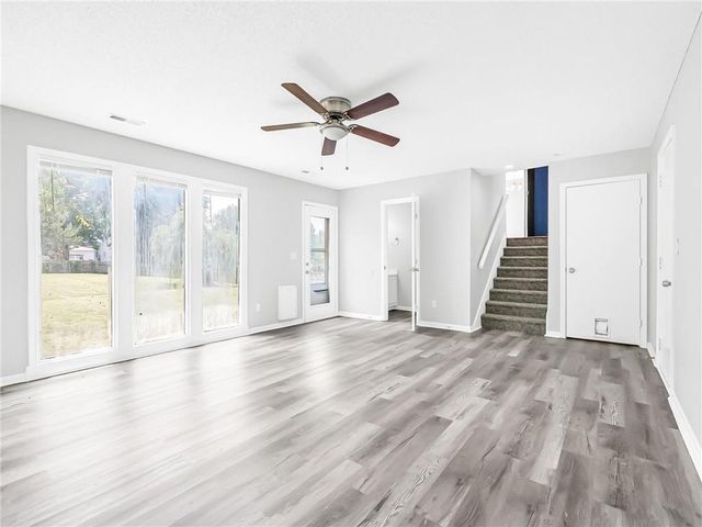 805 Black Oak Drive, Liberty, MO 64068