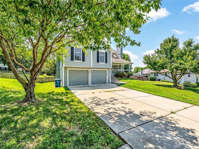 805 Black Oak Drive, Liberty, MO 64068