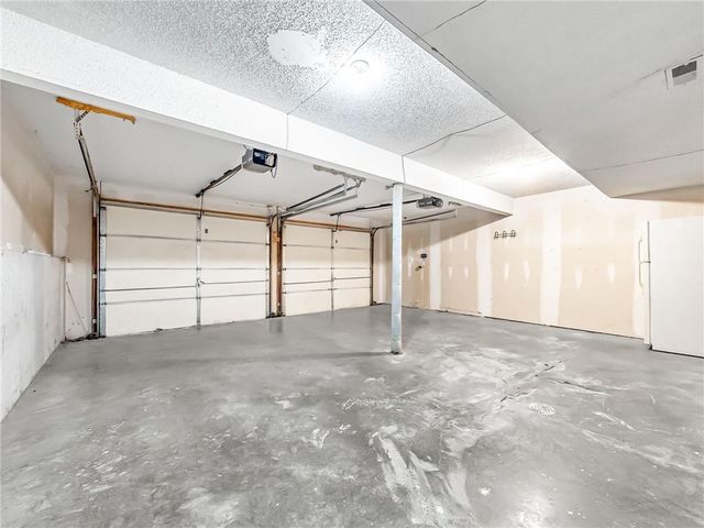 805 Black Oak Drive, Liberty, MO 64068