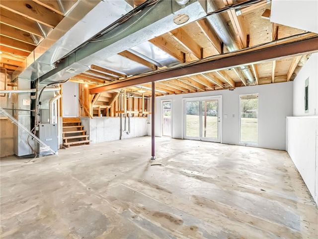 805 Black Oak Drive, Liberty, MO 64068
