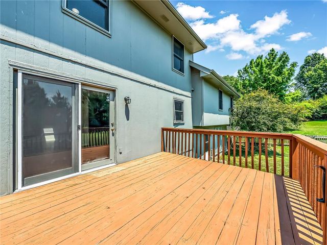 805 Black Oak Drive, Liberty, MO 64068