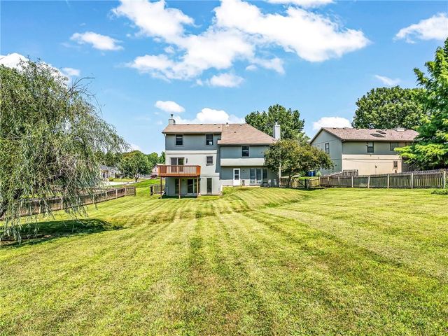 805 Black Oak Drive, Liberty, MO 64068