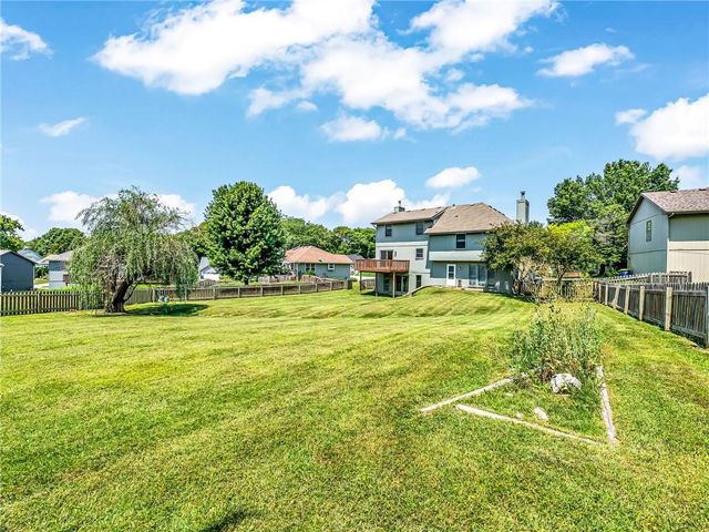 805 Black Oak Drive, Liberty, MO 64068
