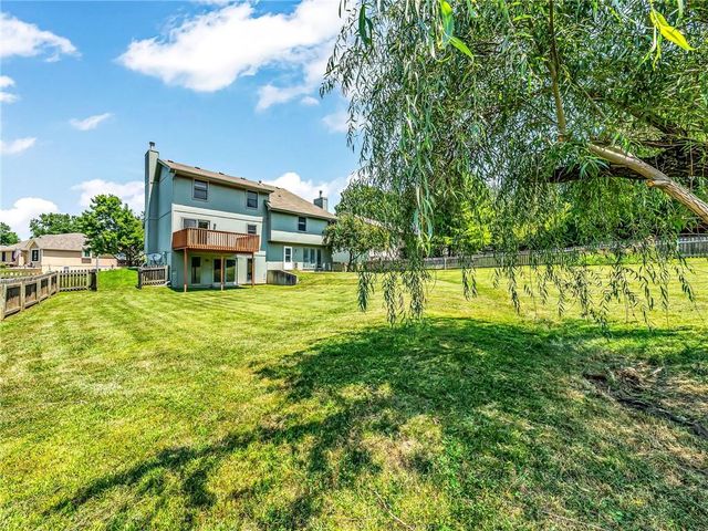 805 Black Oak Drive, Liberty, MO 64068