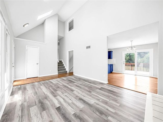 805 Black Oak Drive, Liberty, MO 64068