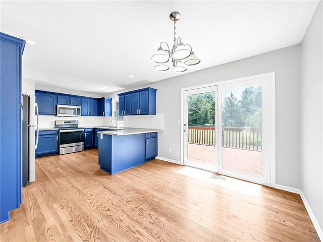 805 Black Oak Drive, Liberty, MO 64068