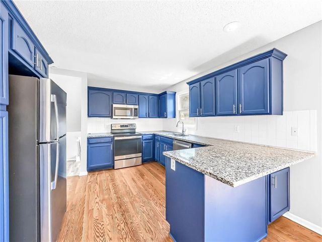 805 Black Oak Drive, Liberty, MO 64068