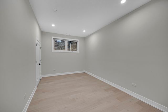 4629 S Michigan Avenue 2, Chicago, IL 60653