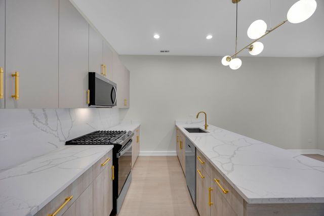 4629 S Michigan Avenue 2, Chicago, IL 60653