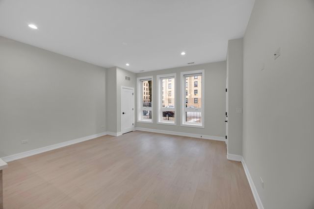 4629 S Michigan Avenue 2, Chicago, IL 60653