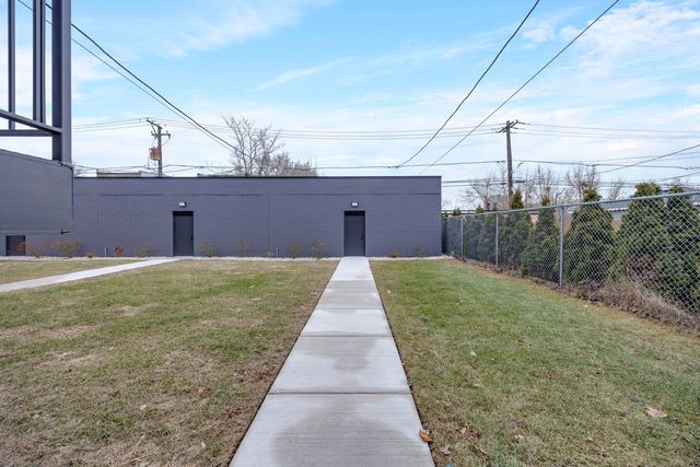 4629 S Michigan Avenue 2, Chicago, IL 60653