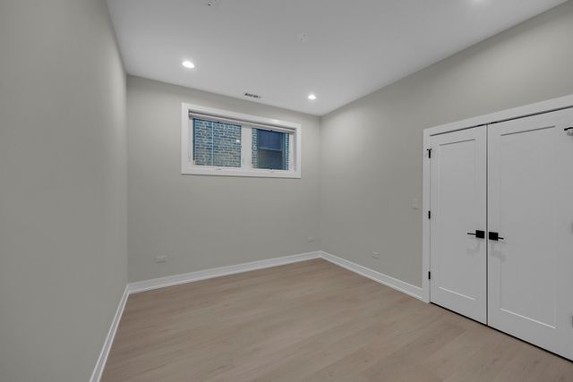 4629 S Michigan Avenue 2, Chicago, IL 60653