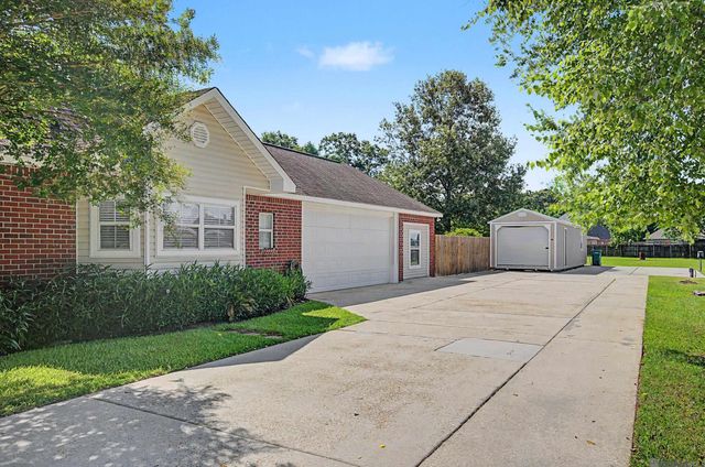 37172 Oak Shadow Ct, Denham Springs, LA 70706