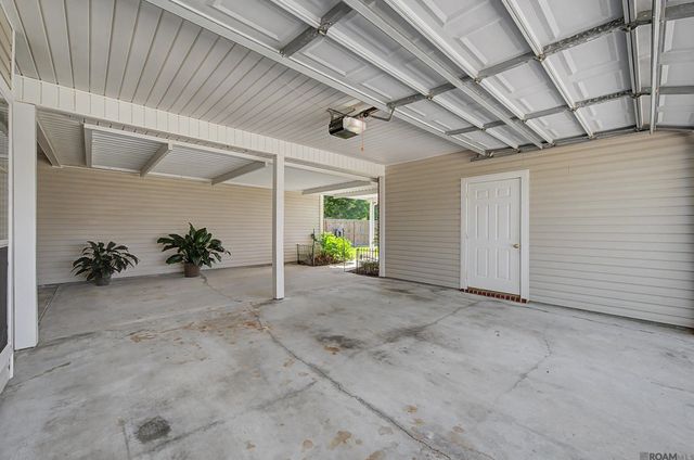 37172 Oak Shadow Ct, Denham Springs, LA 70706
