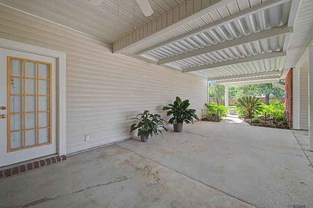 37172 Oak Shadow Ct, Denham Springs, LA 70706