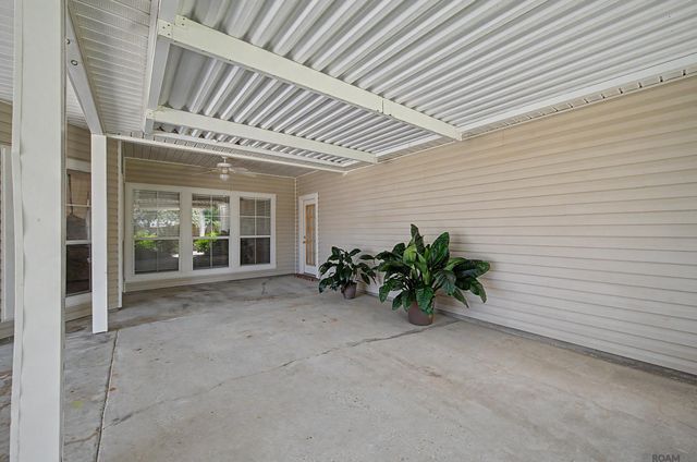 37172 Oak Shadow Ct, Denham Springs, LA 70706